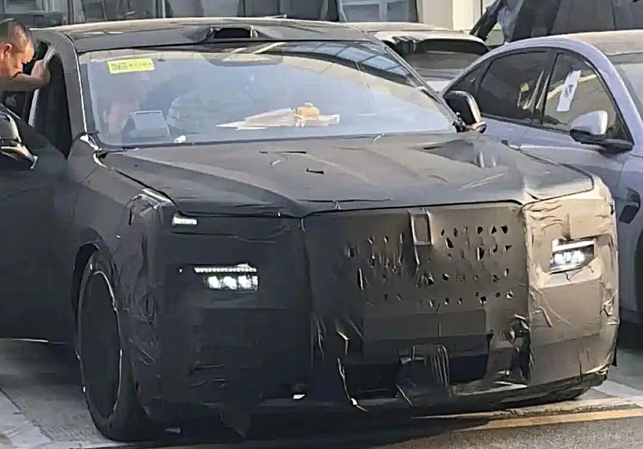 BYD'nin Lüks Markası Yangwang'tan 5,5 Metrelik Amiral Gemisi Limuzin: HU BAE'de Tanıtılacak