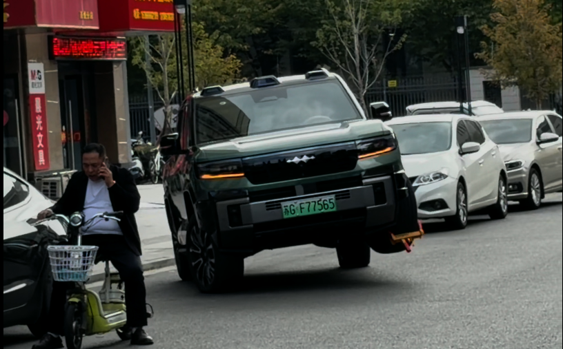 BYD Bao 8, Üç Tekerlek Üzerinde Sürüşle Dikkat Çekti