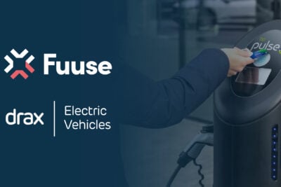 İngiltere'de sokak lambasına monte edilmiş elektrikli araç şarj cihazı
