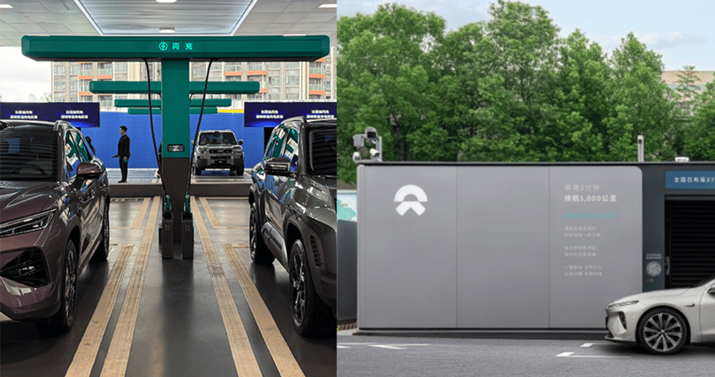 Bir Nio batarya değişim istasyonunda, elektrikli bir otomobilin bataryasının robotik kollarla değiştirildiği modern ve temiz bir sahne.