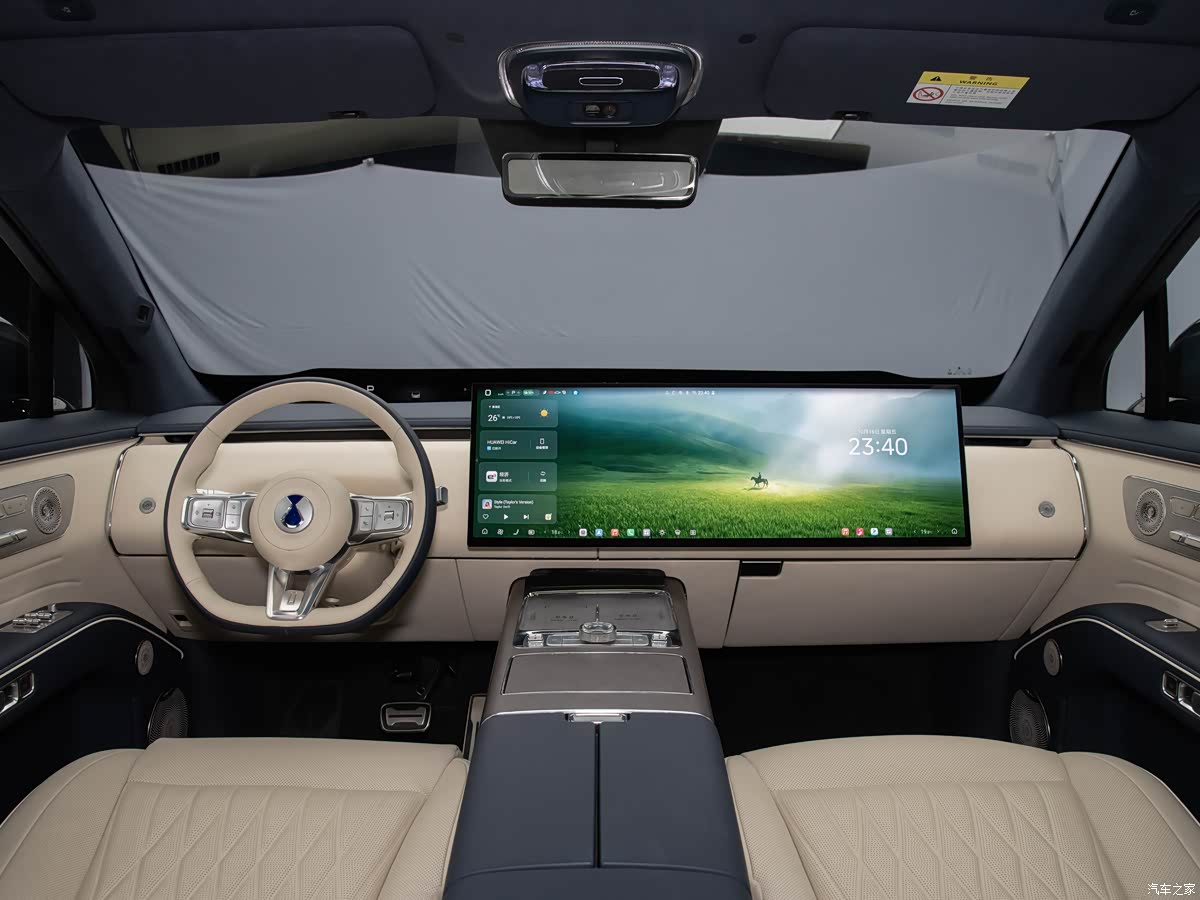 Denza N8 EV elektrikli SUV'nin ön cepheden görünümü