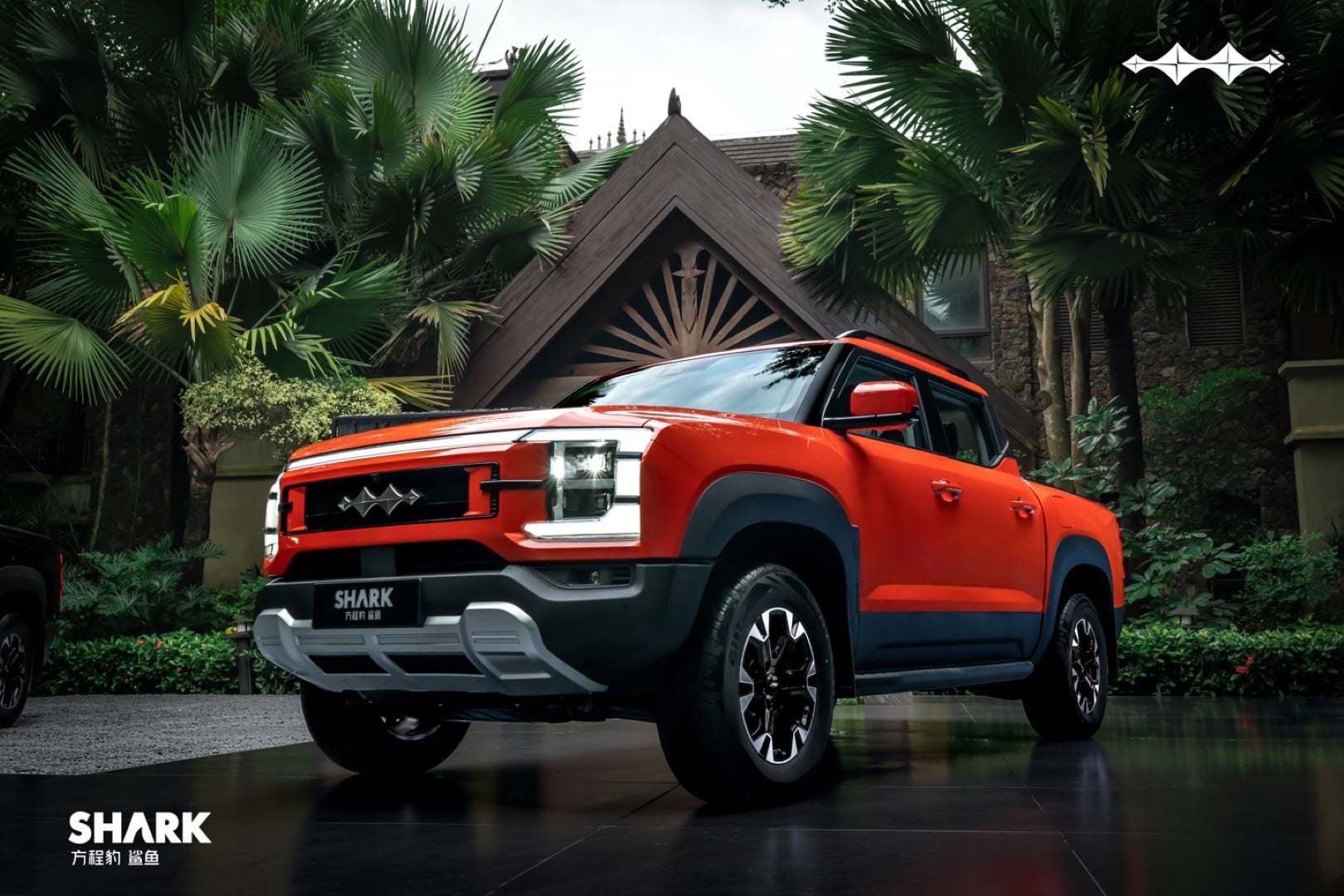 Fang Cheng Bao Ti 9 SUV ve Shark pikap gösterim salonunda