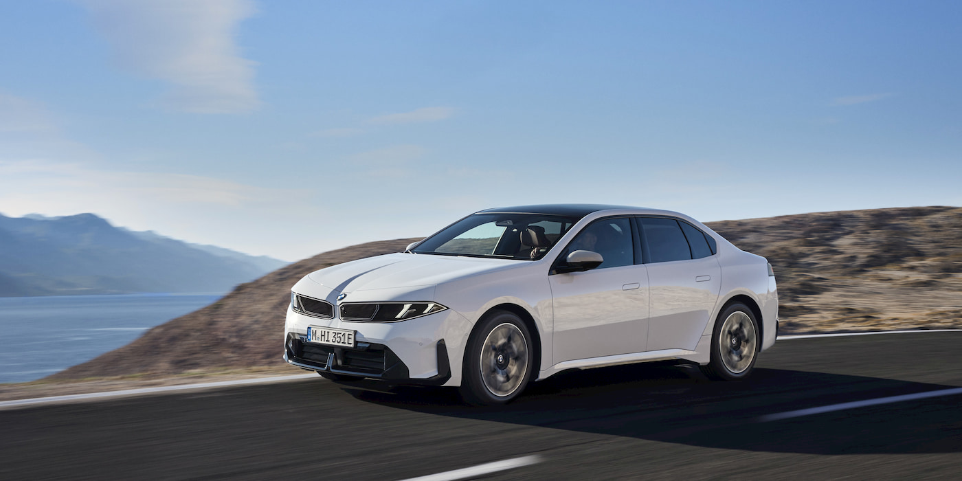 BMW i1 elektrikli otomobil konseptinin şehir içinde bir görüntüsü