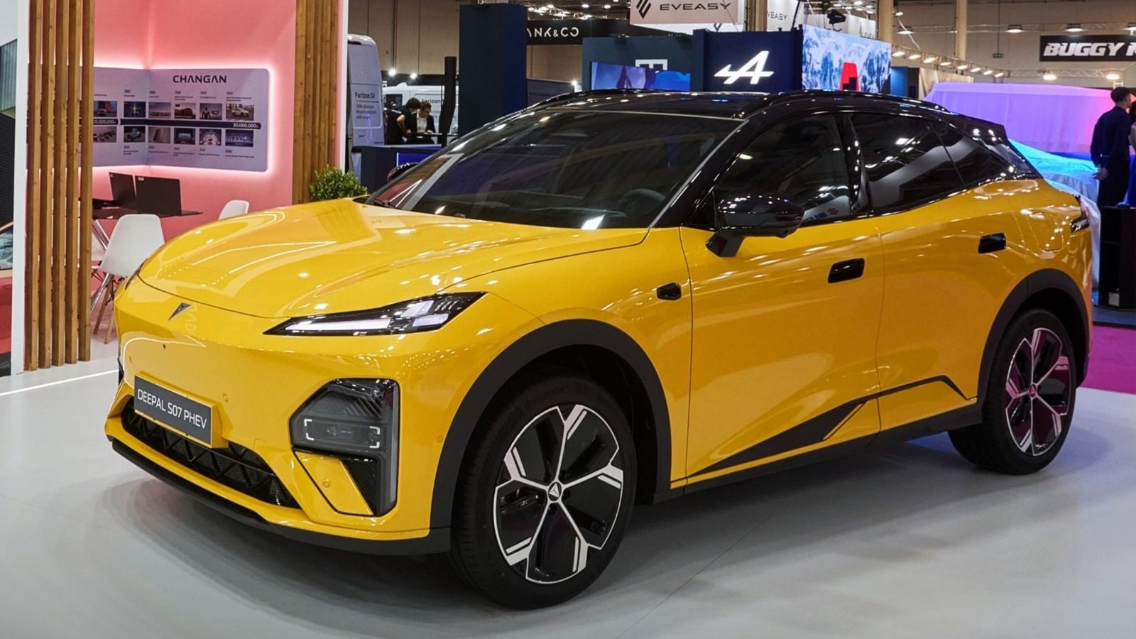 Changan Deepal S07 PHEV modelinin Auto Athina 2026 fuarındaki görüntüsü