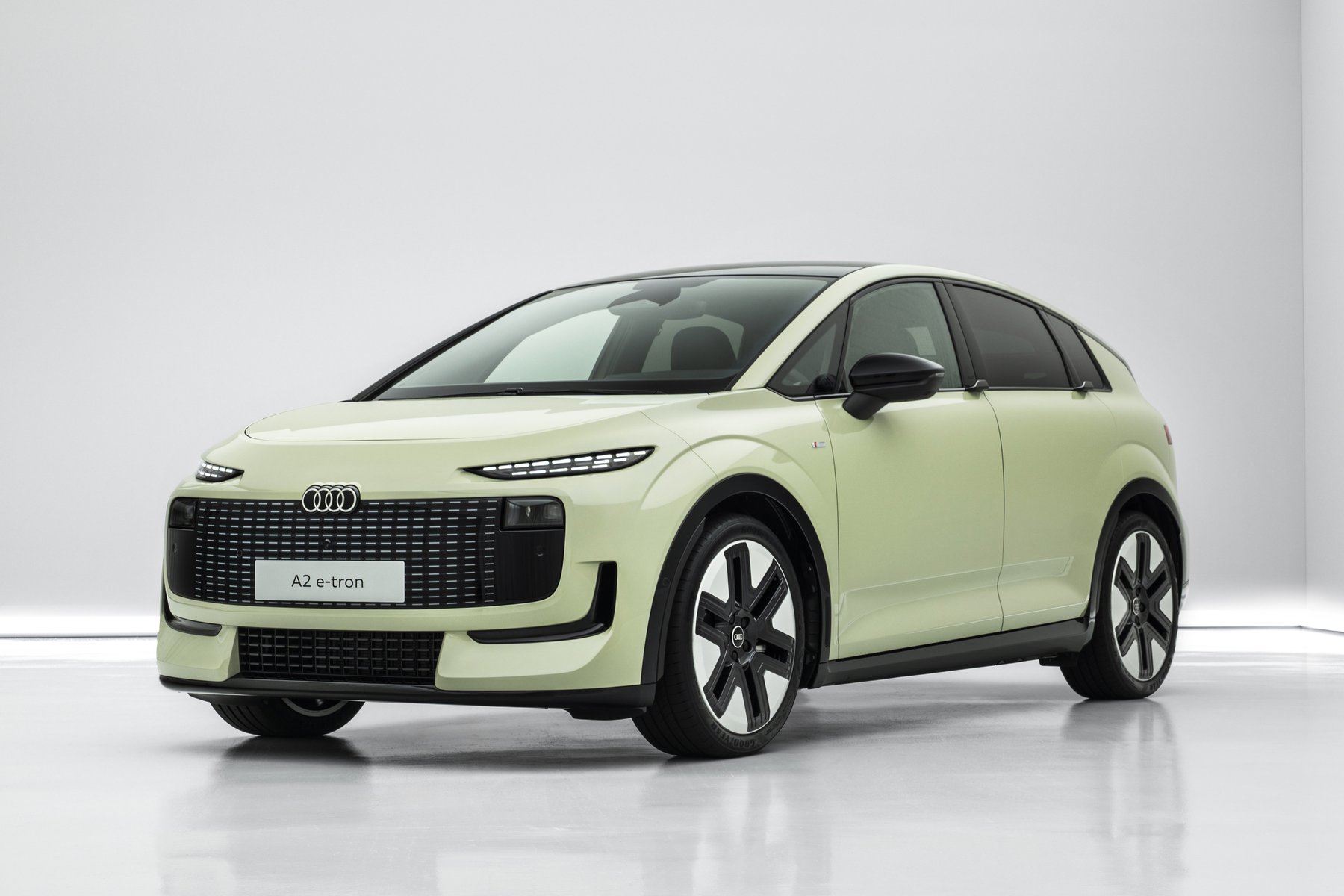 Audi A2 e-tron Birleşik Krallık'ta £32.200 Başlangıç Fiyatıyla Siparişe Açıldı