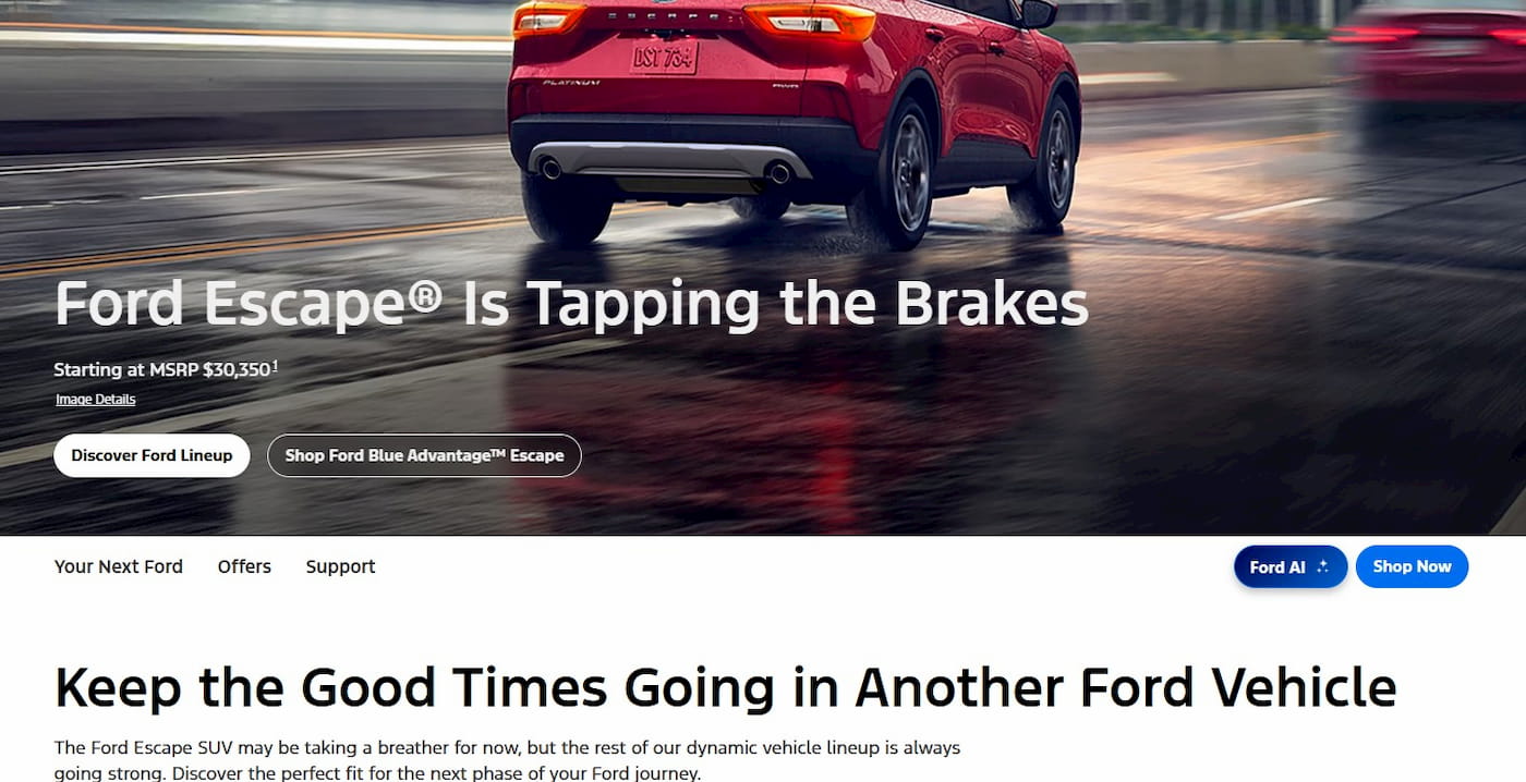 Ford Escape elektrikli crossover SUV konseptinin modern bir tasarım stüdyosunda üç çeyrek ön görünümü