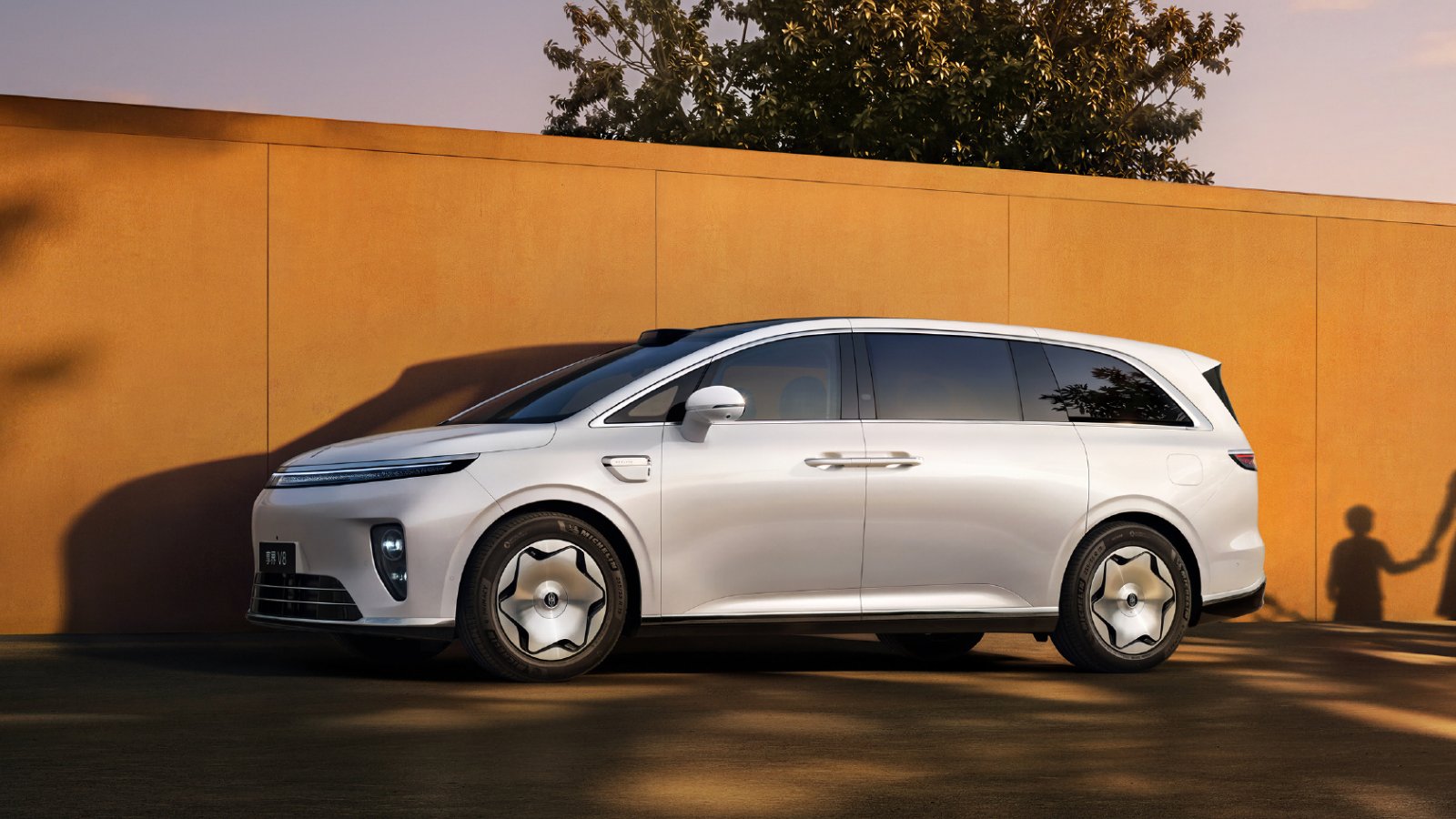 Stelato V8'in Ön Satışı Başladı: 830 km Menzilli MPV 329.800 Yuan