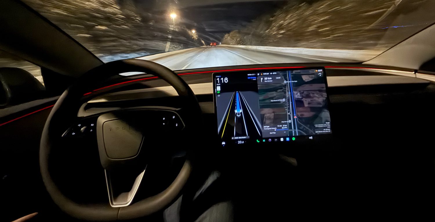 Tesla aracının içinden FSD ekran görüntüsü