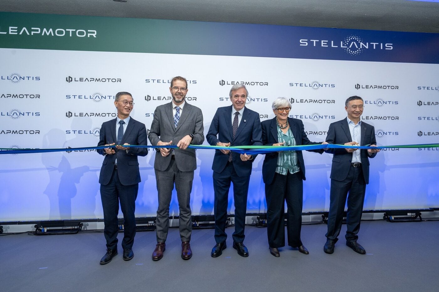 Leapmotor B10 elektrikli SUV'un İspanya'daki fabrikada üretim hattı