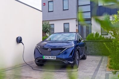 Leapmotor B10 elektrikli SUV'un İspanya'daki fabrikada üretim hattı