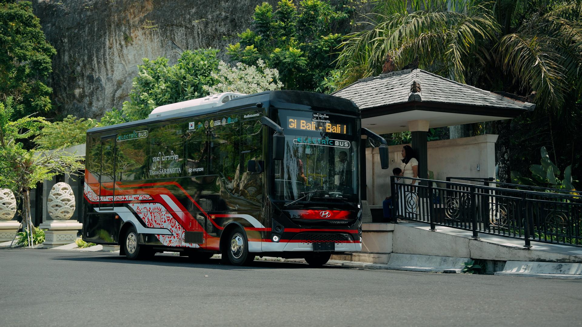 Hyundai, Bali'nin ilk toplu taşıma elektrikli otobüslerini teslim etti