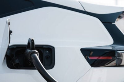 Hyundai County EV elektrikli otobüs Bali'de tropikal ortamda