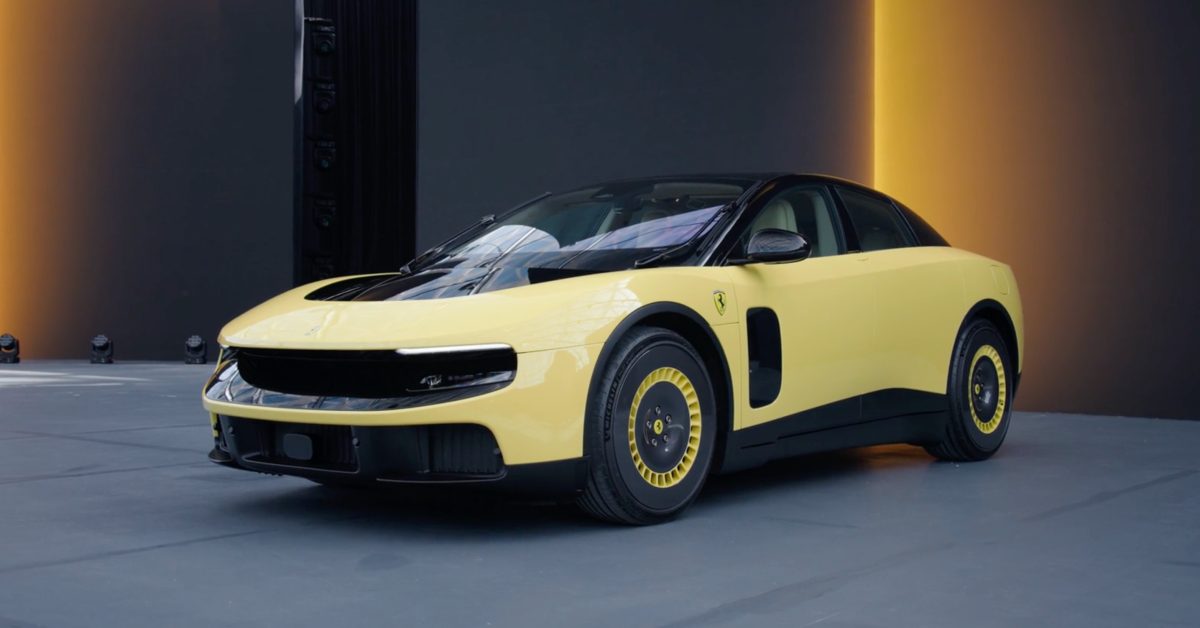 Ferrari Luce elektrikli otomobilin yandan görünümü, modern spor otomobil silueti, şık tasarım detayları