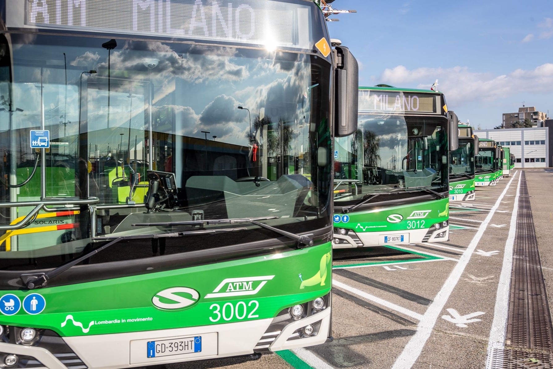 Karsan e-ATA 12 elektrikli otobüs Milano şehir merkezinde seyir halinde